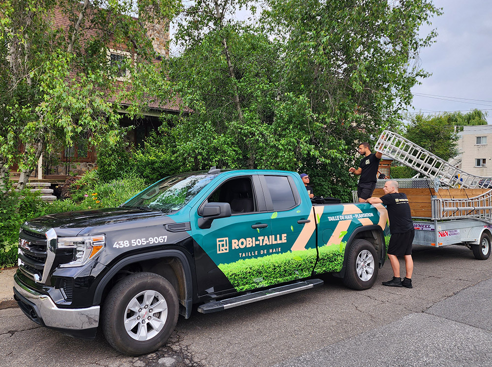 Chambly Hedge trimming